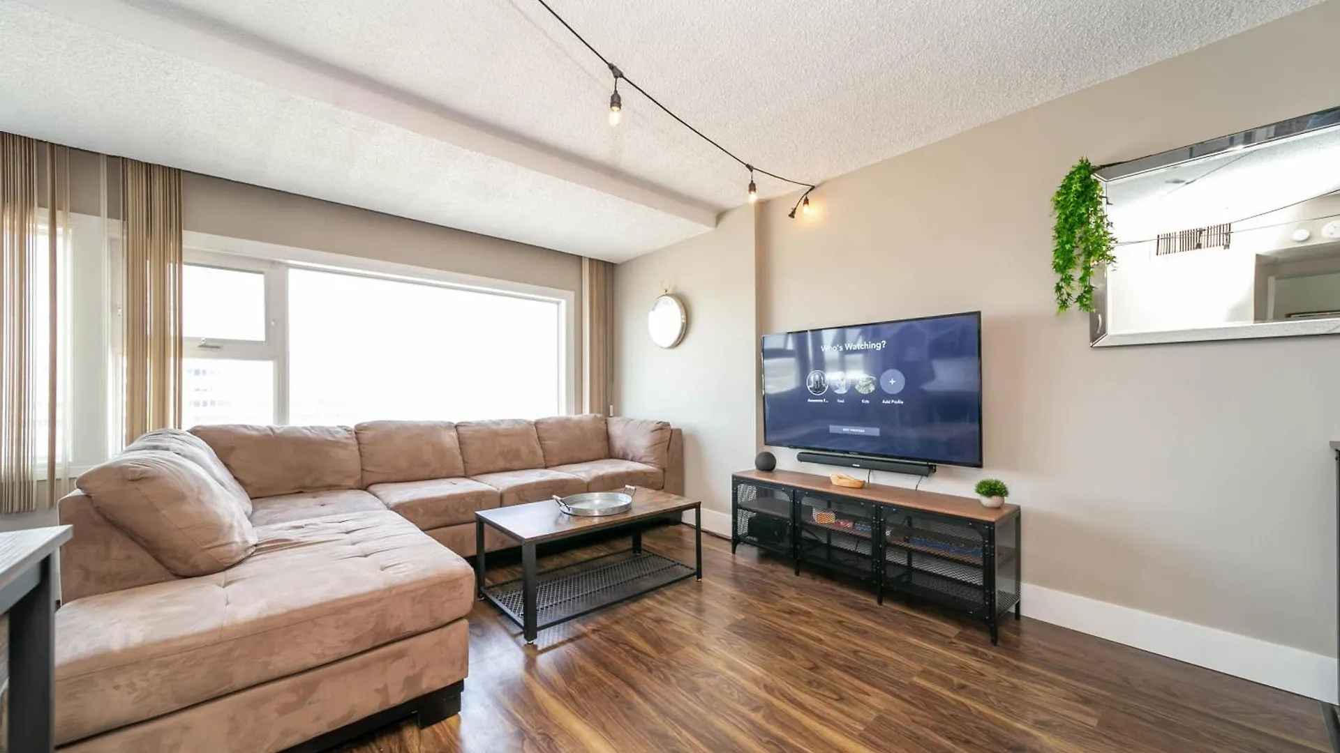 Rustic & Rogers Place, Free Parking! Edmonton